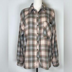 Be Cool Plaid Flannel Button Down Shirt With Chest Pocket Women’s Size M/L